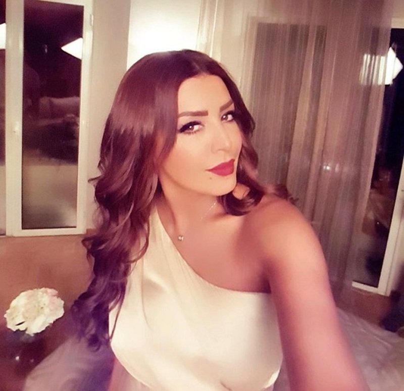 فيديو أمل بوشوشة بنظارات شمسية غريبة تنال اعجاب الجمهور